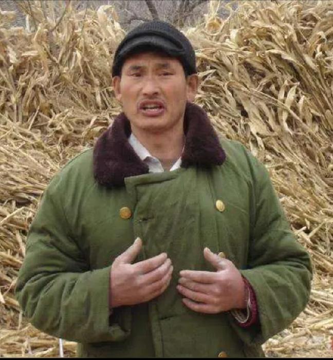不抛妻弃子，不偷税漏税，国家有难还时常捐款，礼貌待人。大衣哥还是唯一一个出名后