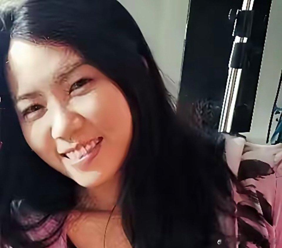 这竟然是黎明的老婆。与乐基儿多年也未修成正果看来男人最后选老婆也是选能过日子的。