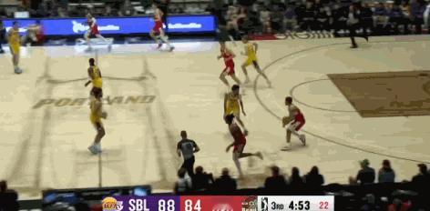 波特兰开拓者第一节：杨瀚森仅得两分，还领了两次犯规。第二节：杨瀚森被吹了两次掩护