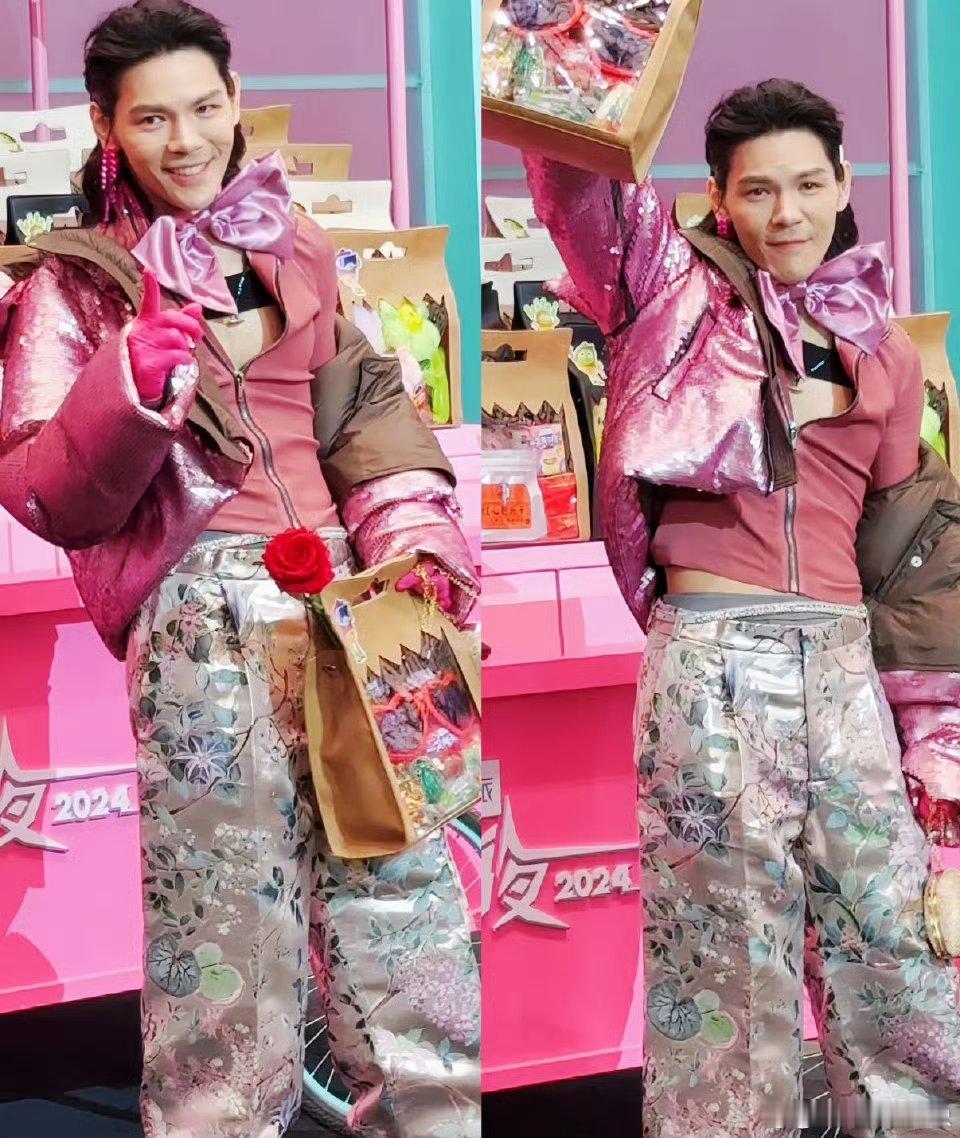 向佐说好的不穿女装呢向佐的穿搭越来越敢了！前脚承诺不穿女装，后脚就解锁暗黑裙装