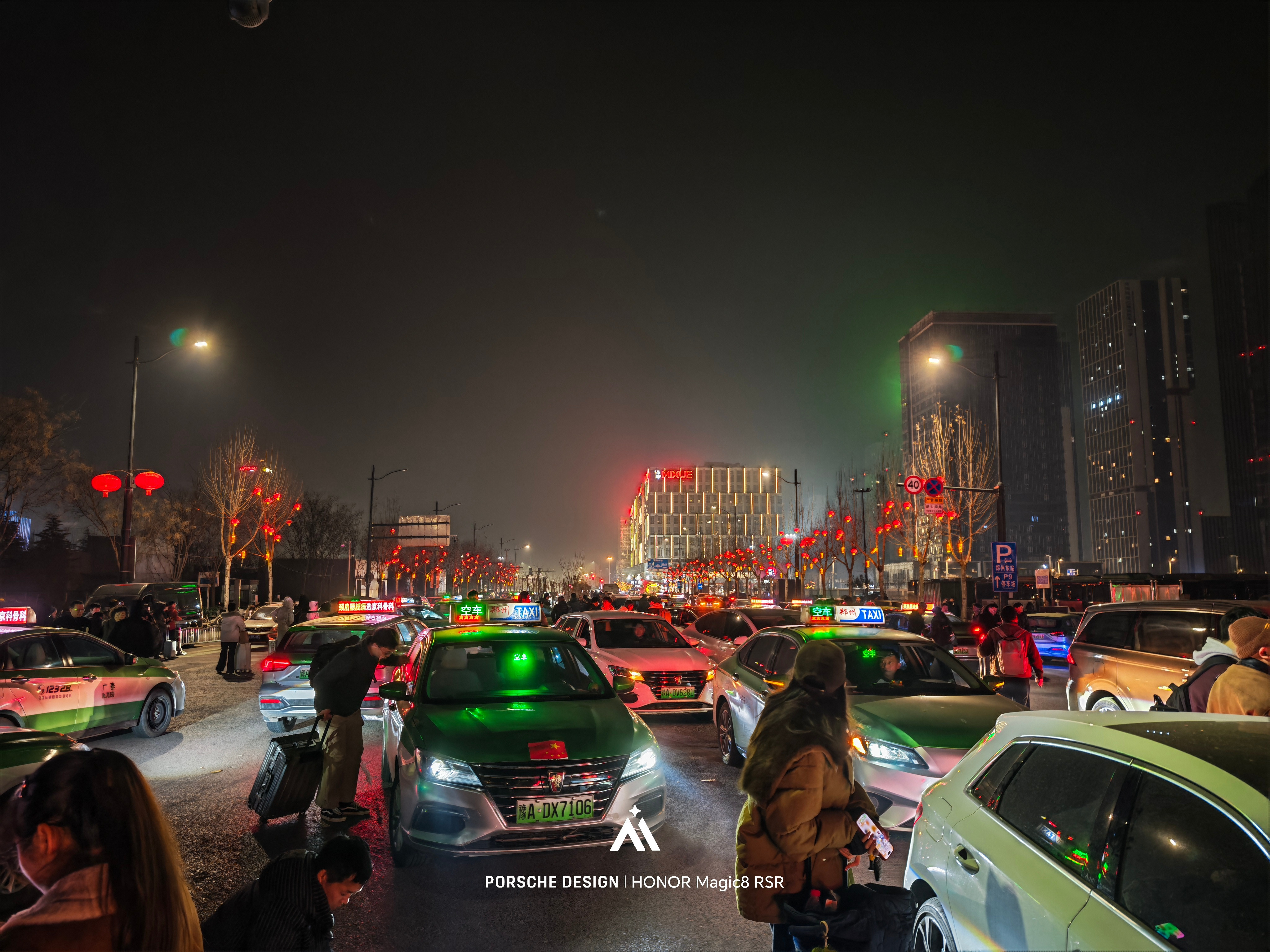 来郑州东接我妹回家过年，我妹在检票口硬是堵了半个小时没出闸机，到底是中国铁路的心