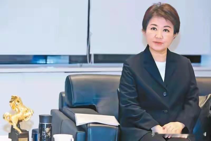 怎么回事？卢秀燕突然上了蓝媒报刊头条头版，大谈2028民进党该下台了！卢秀燕