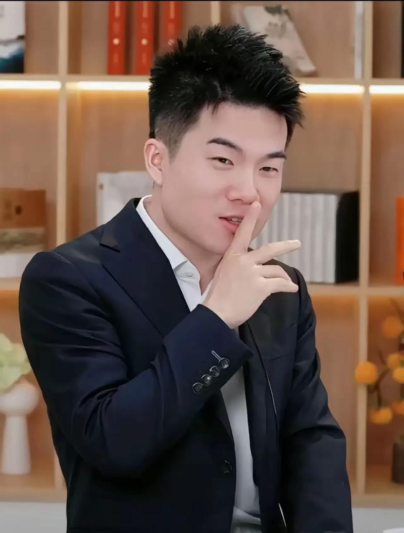 董宇辉能成功是有秘诀的，不是这家伙文采好，也不是他更真诚，而是面对不实吐槽，