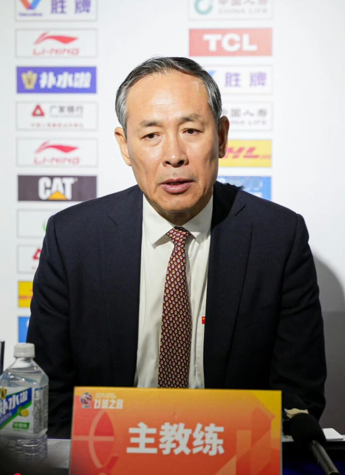 许利民该下课了，不仅仅是因为北京74-77再输广厦，更是因为——1.最后一攻