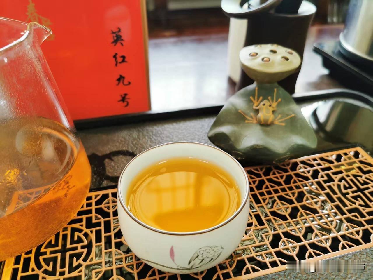 现在社会哪里还有亲情，也不怕大家笑话，我们兄弟姐妹四人，比陌生人还陌生，说出来可