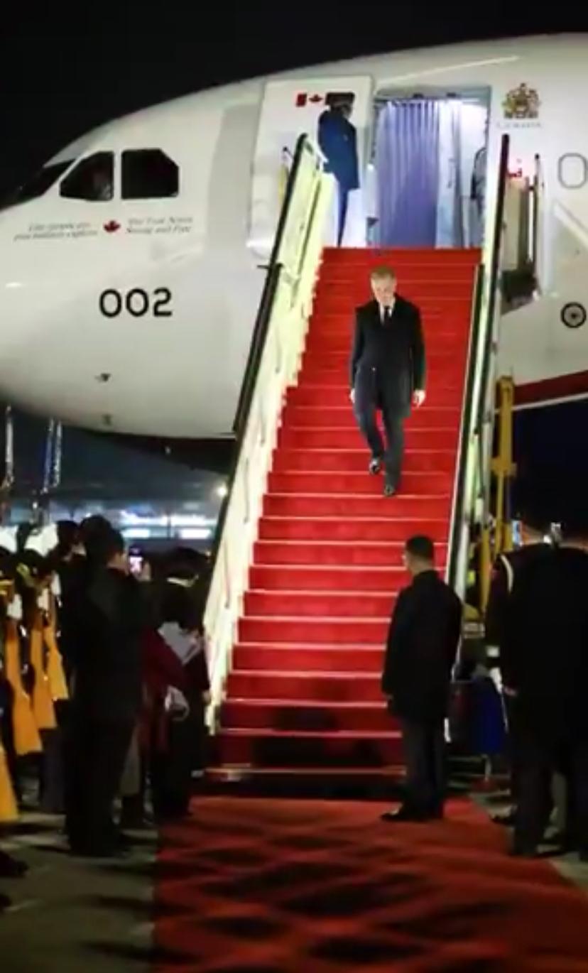 加拿大总理马克·卡尼今天（1月15日）发文说：“刚抵达北京。加拿大与中国的关系为