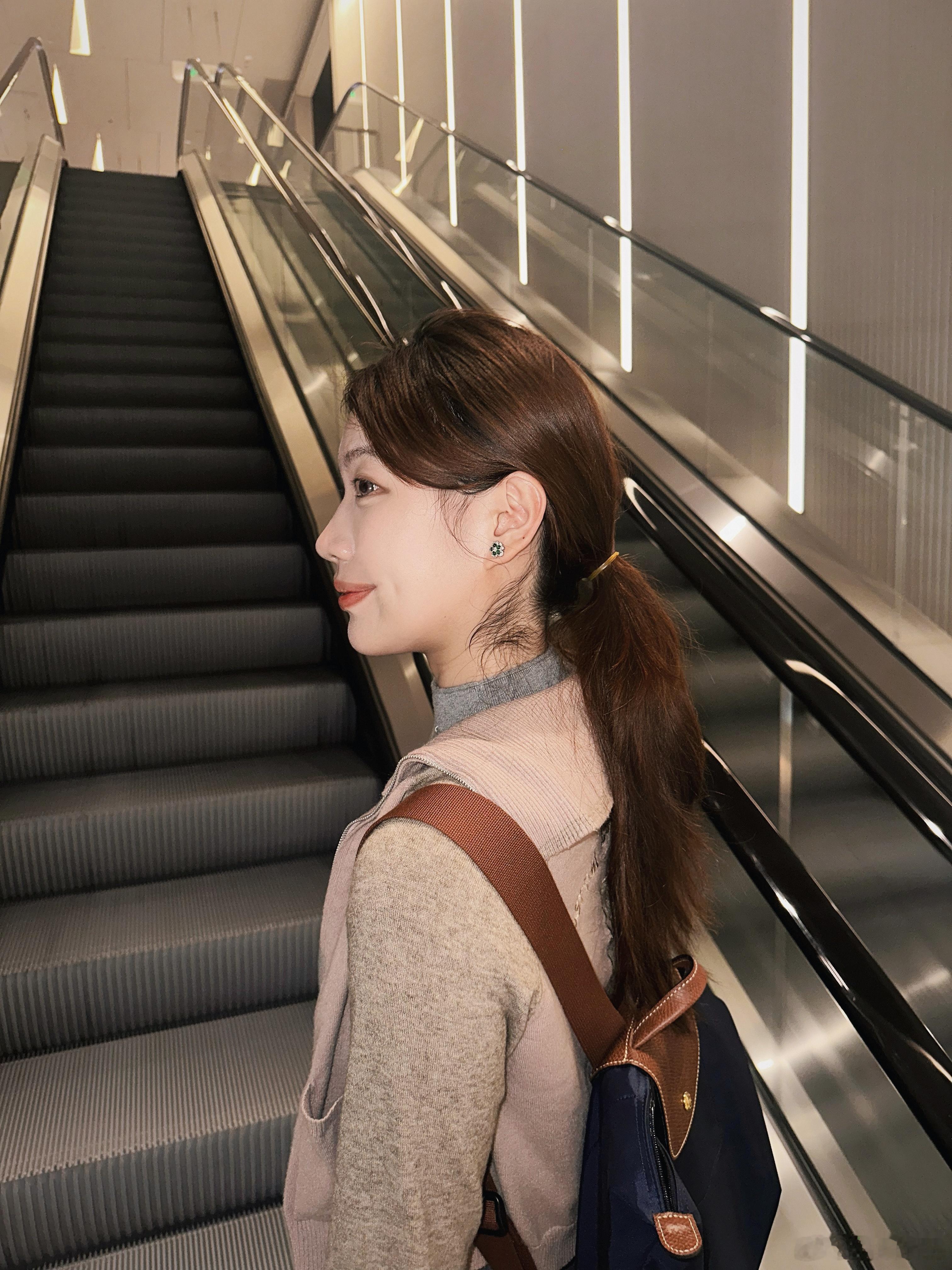 今天心情好买到了好看的网球鞋吃了甜甜蛋糕