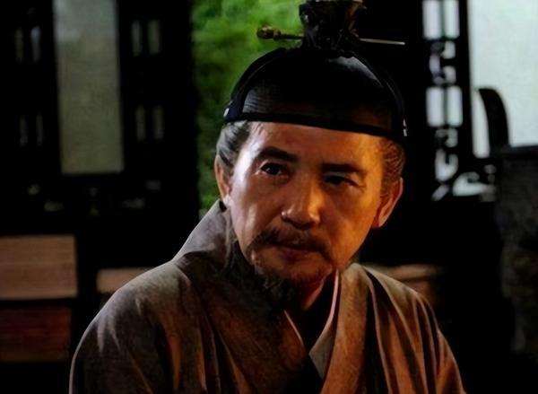 1593年，一根藏在缆绳里的番薯藤，正随着一艘商船，从吕宋岛悄悄驶向福建。