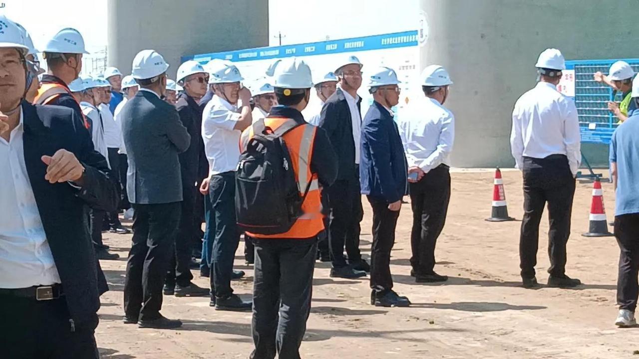 2025工地管理人员工资标准，你猜到了吗？一、执行经理3W到5W一个月如果是