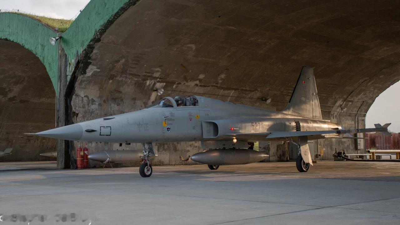 岛内F-5E/F战斗机：退役前的身影与AIM-9P4导弹细节这组照片拍摄于20