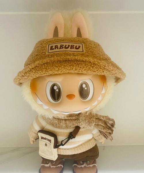 Labubu定高价的逻辑和LV女包、Prada女装是一样的！Labubu（拉布
