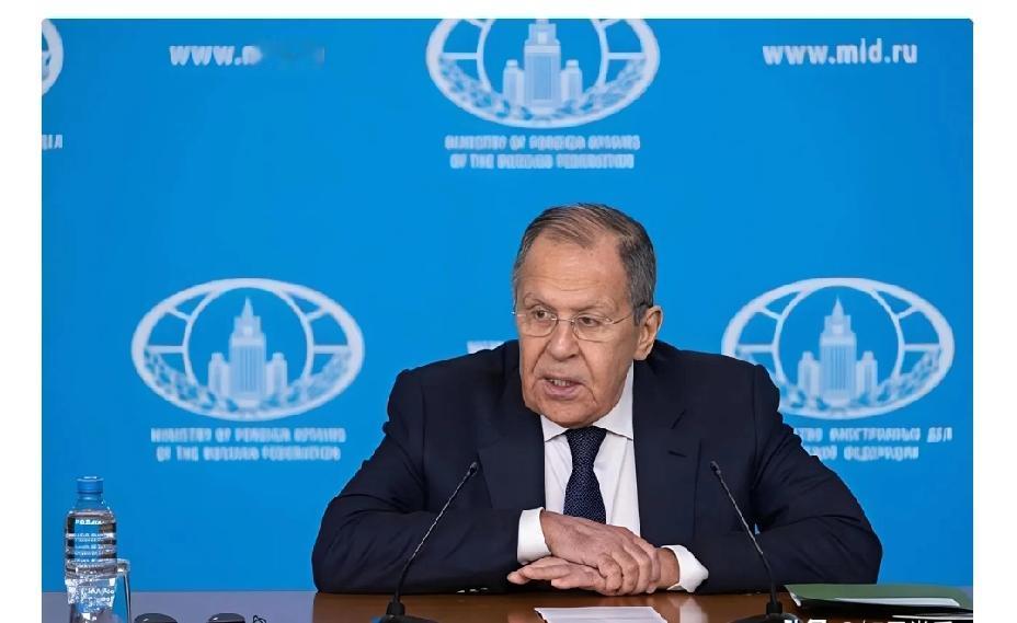 今天看到拉夫罗夫的表态，直冒冷汗。“与西方共存已成过往”，他直接甩出“公然宣