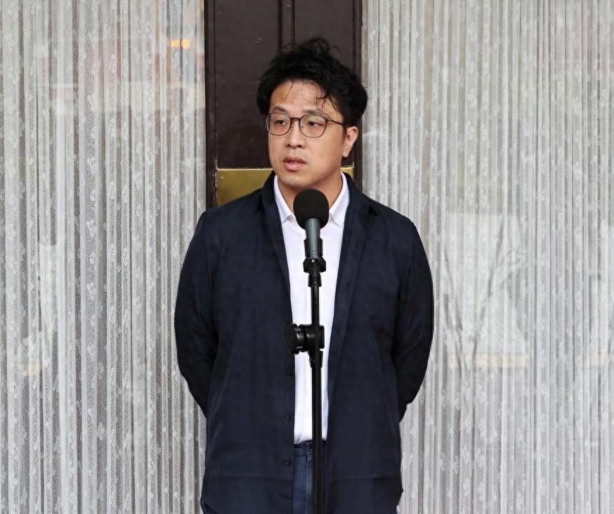 国台办刚批他自抬身价，台独分子沈伯洋马上就跳出来表演国台办前脚说完“自抬身价