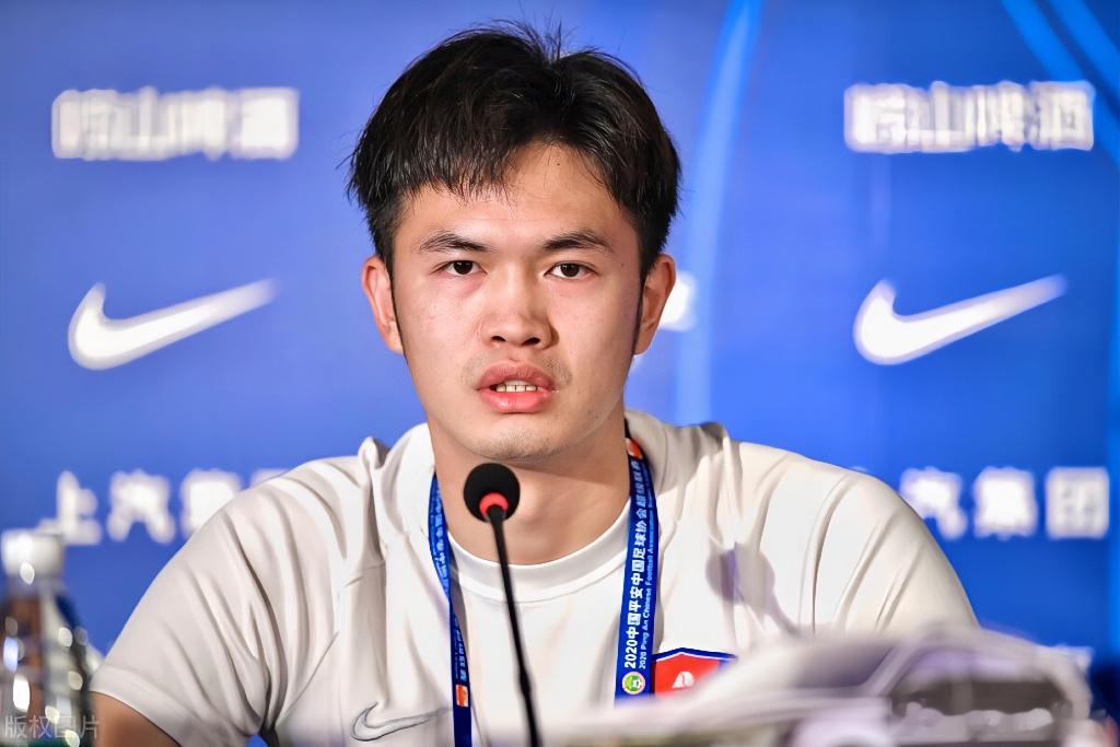 河南队【转会】球员尹聪耀正式加盟河南足球俱乐部。尹聪耀1997年出生于湖北黄