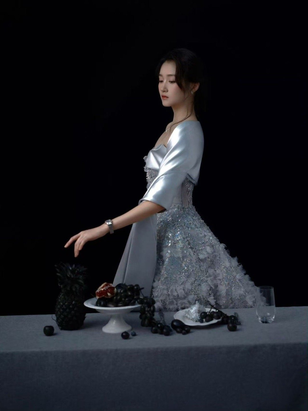 关晓彤一套造型后是另一套新的造型关晓彤解锁不同风格关晓彤的造型秀太精彩！前一刻