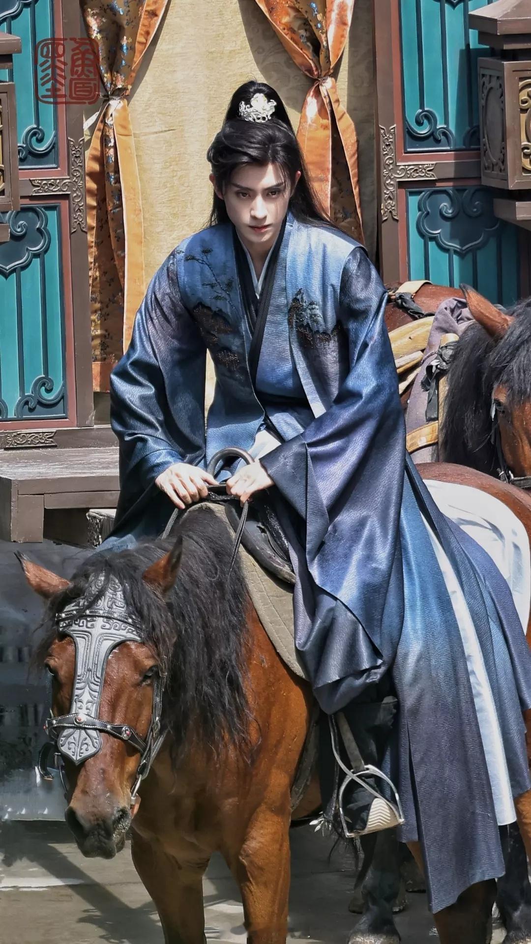 敖瑞鹏的鞋底。。。。好薄啊。。。。​​​
