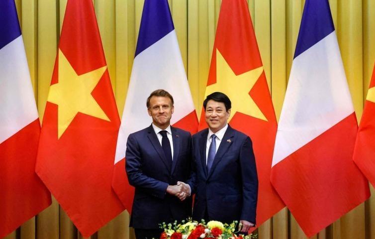 马克龙刚到河内，就以南海挑拨中越关系，结果下一刻被彻底破防马克龙高度重视此次东