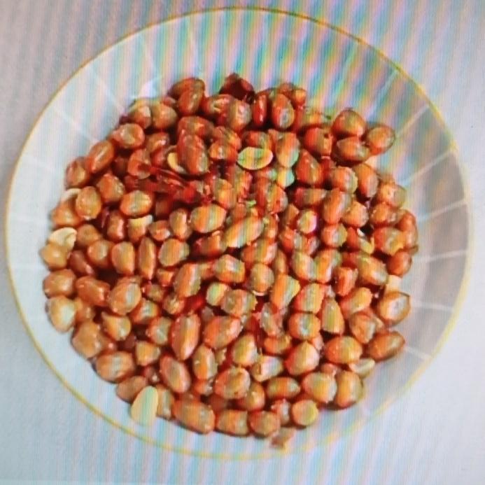 花生真是个宝藏食物！在五谷杂粮里，它超常见，既能做菜，又能当零食。说它保护心血