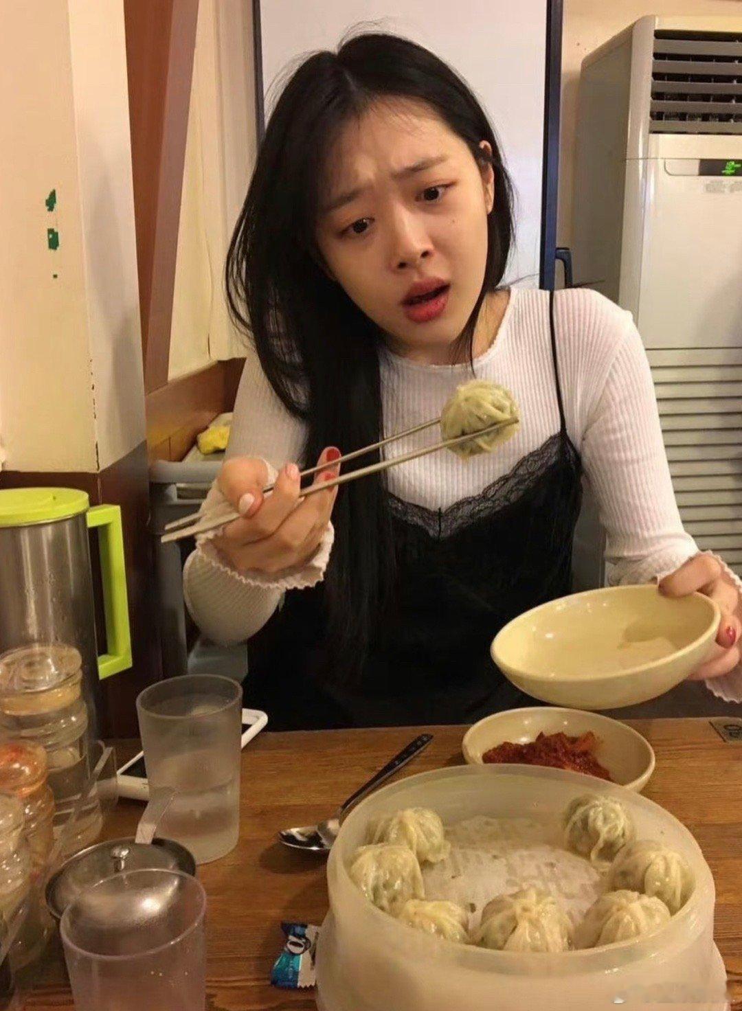 特别喜欢吃饭的真理宝宝[爱心][爱心]​​​