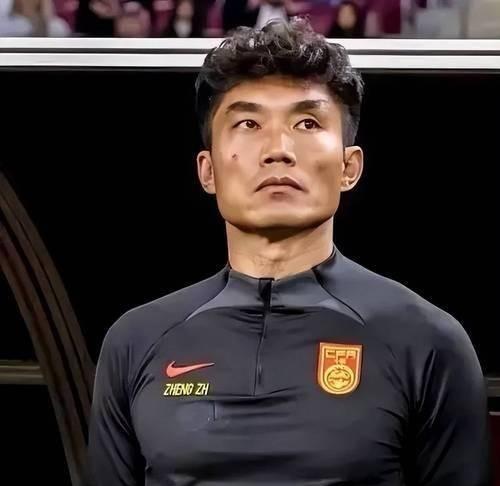 郑智和久尔杰维奇相比，谁出任临时国足主帅征战东亚杯更靠谱？1、论球员熟悉程度，