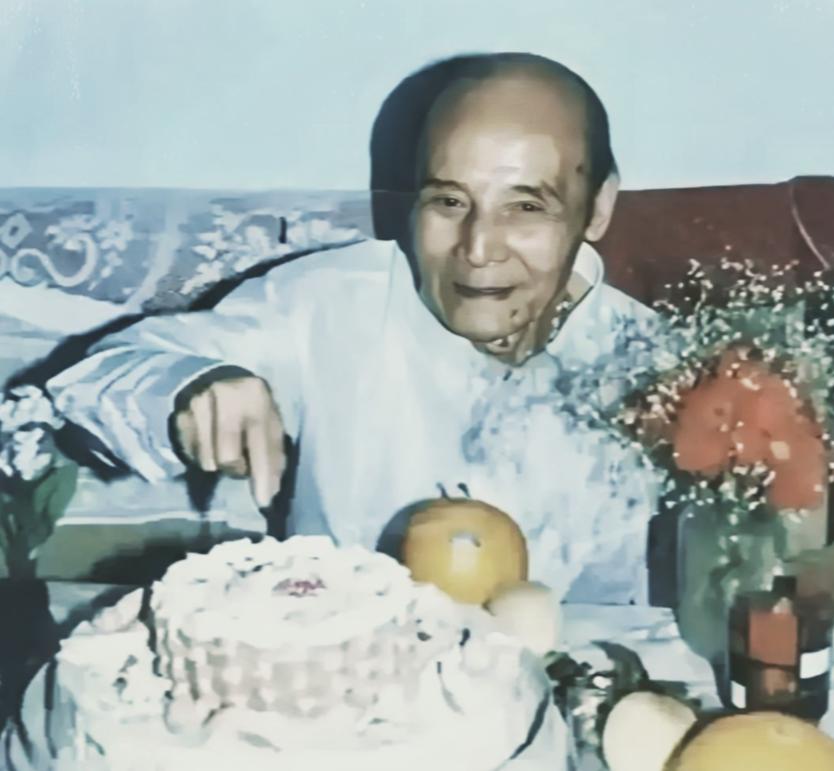 1954年秋天，上海市公安局情报主任胡均鹤接到去北京开会的通知，刚进公安部大门，