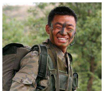 2006年筹拍《士兵突击》，陈思诚去试镜许三多，导演说:“你太精明了，不行。”张