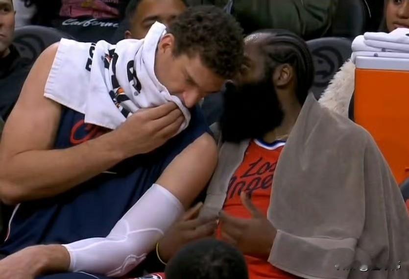 震惊！哈登谈保罗被裁：“我也是起床看手机的时候看到的。”“我跟你们一样，