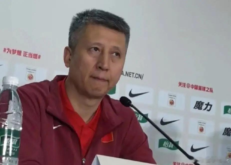 可惜！郭士强指导谈中国男篮输球：“今天这场比赛，输了确实是比较遗憾，很可惜。”“