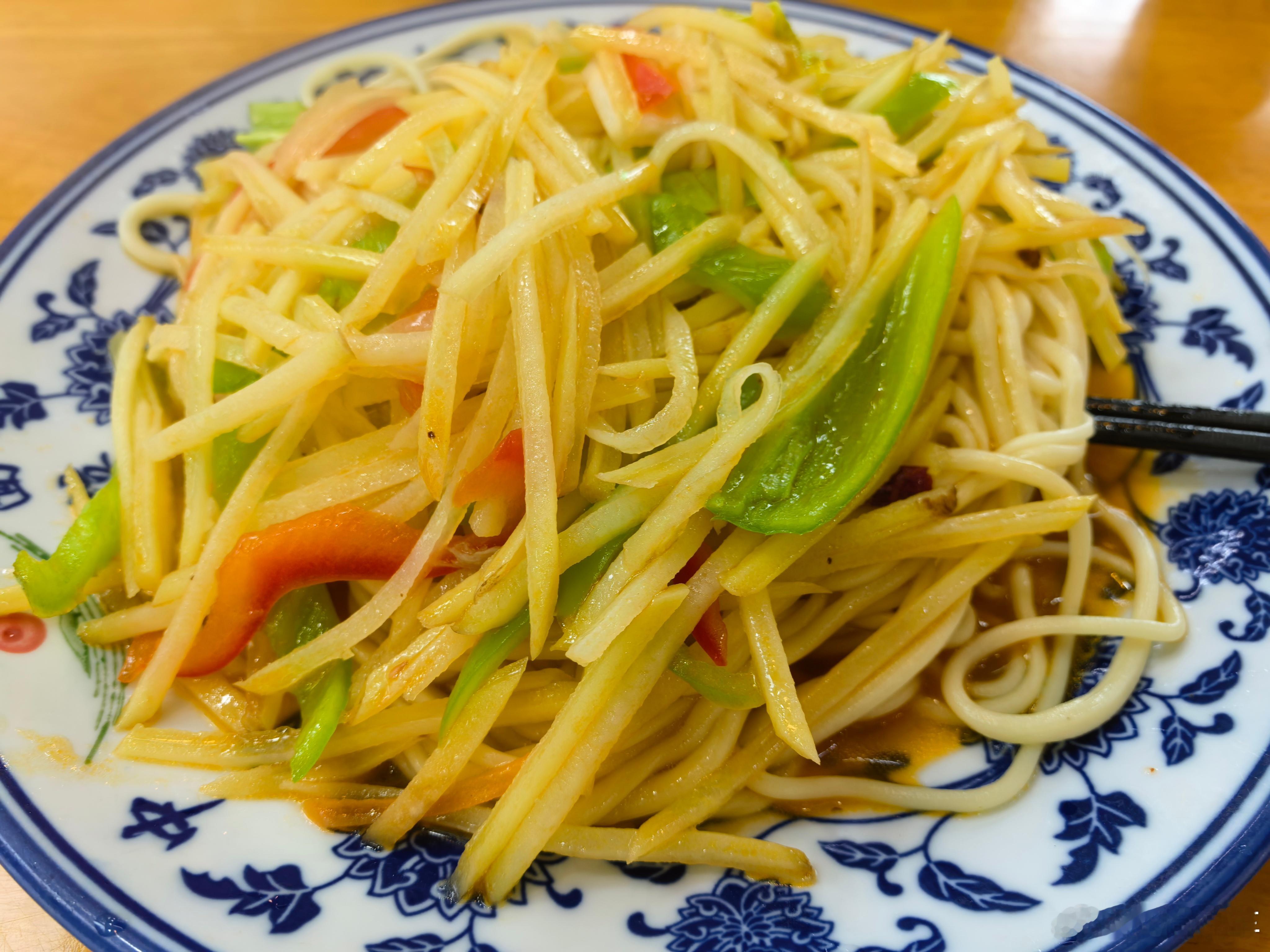 酸辣土豆丝盖面好好吃呀😋你们中午都吃了什么​​​