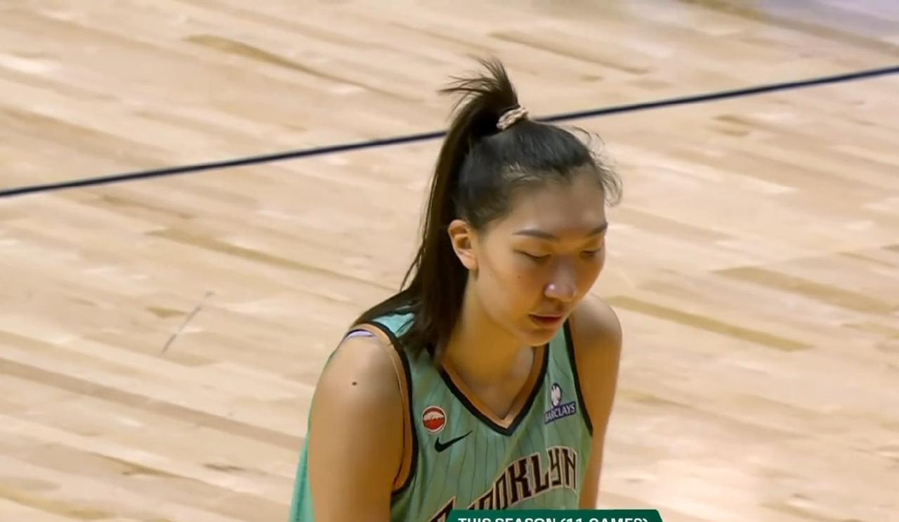 同样是中国女篮顶级内线，李月汝和韩旭谁表现更胜一筹！！韩旭:26岁，身高2