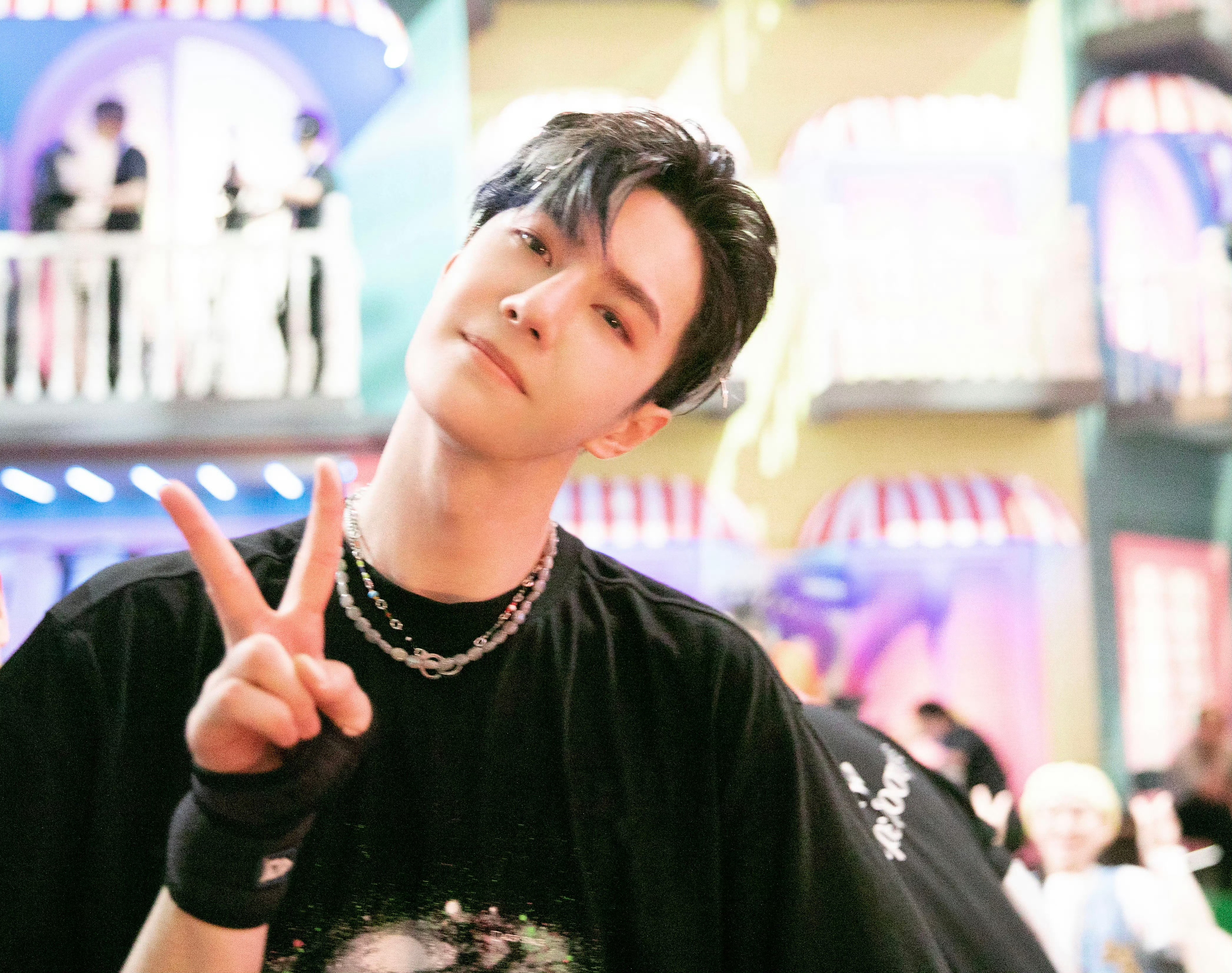 来给生活比个耶✌🏻，打起精神来！王一博探索新境王一博的考古日常​​​