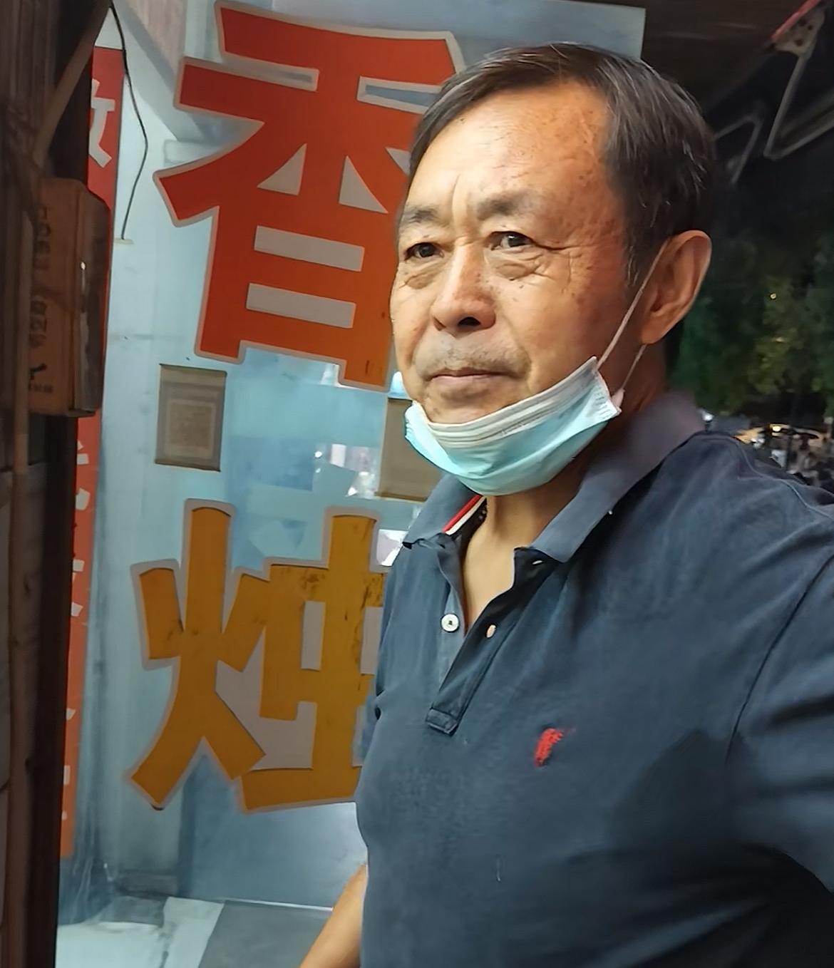 曝74岁马保国定居上海！骑自行车去市场买菜，头发仍显乌黑，热情打招呼，丝毫没有明