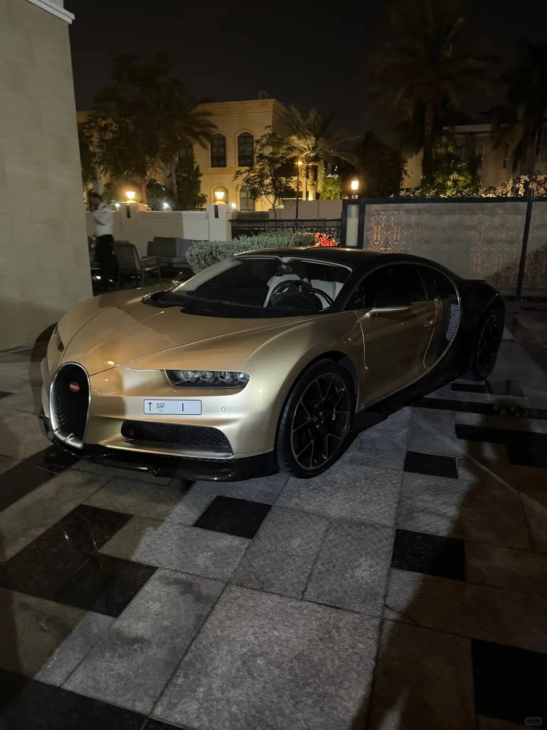 土豪金+布加迪，贵气到极致车的新衣