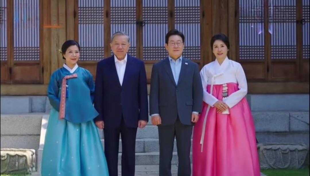 惊艳!韩服挺漂亮,您觉得呢?关键还是看谁穿,恰到好处、相得益彰。倘若韩国