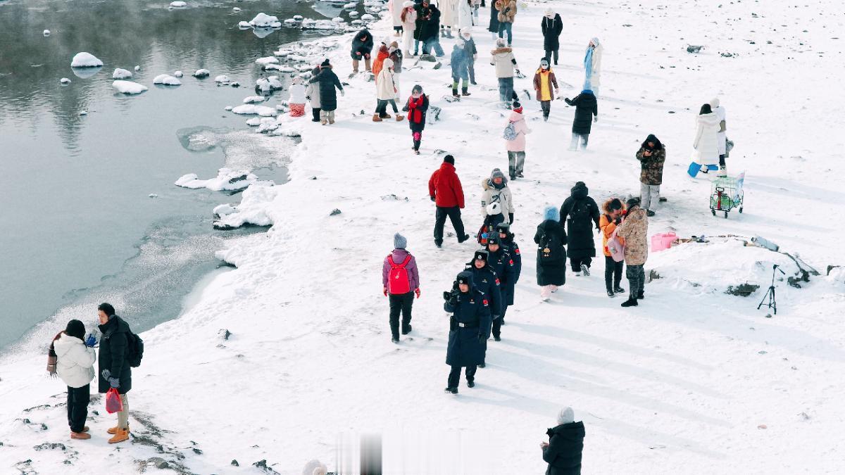 不冻河畔的新春守护