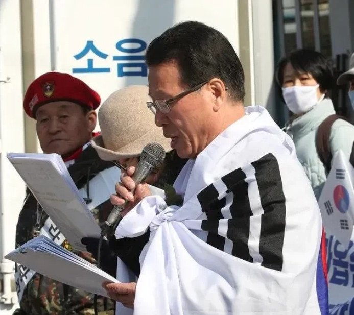 韩国执政党国民力量党支持率暴跌的原因被曝光，主要是因为党内议员的极右翼言论引发民