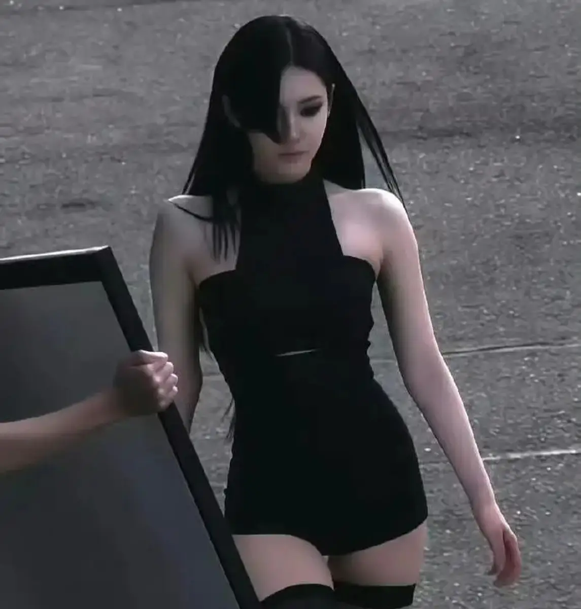 宁艺卓晒冷艳女特工造型