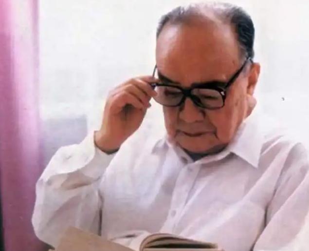 1987年，时任军委副主席的杨尚昆访问法国，谁知他的专机竟被法国人暴力拆解，