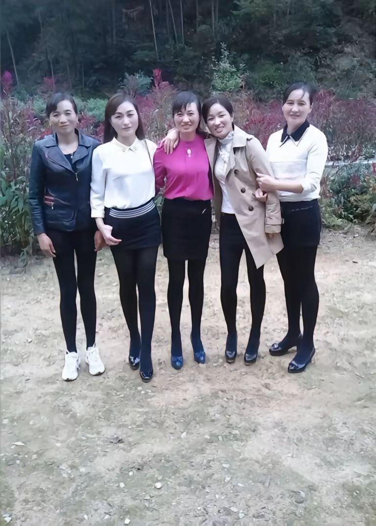 姐妹花天生丽质 性感女神 长发飘飘