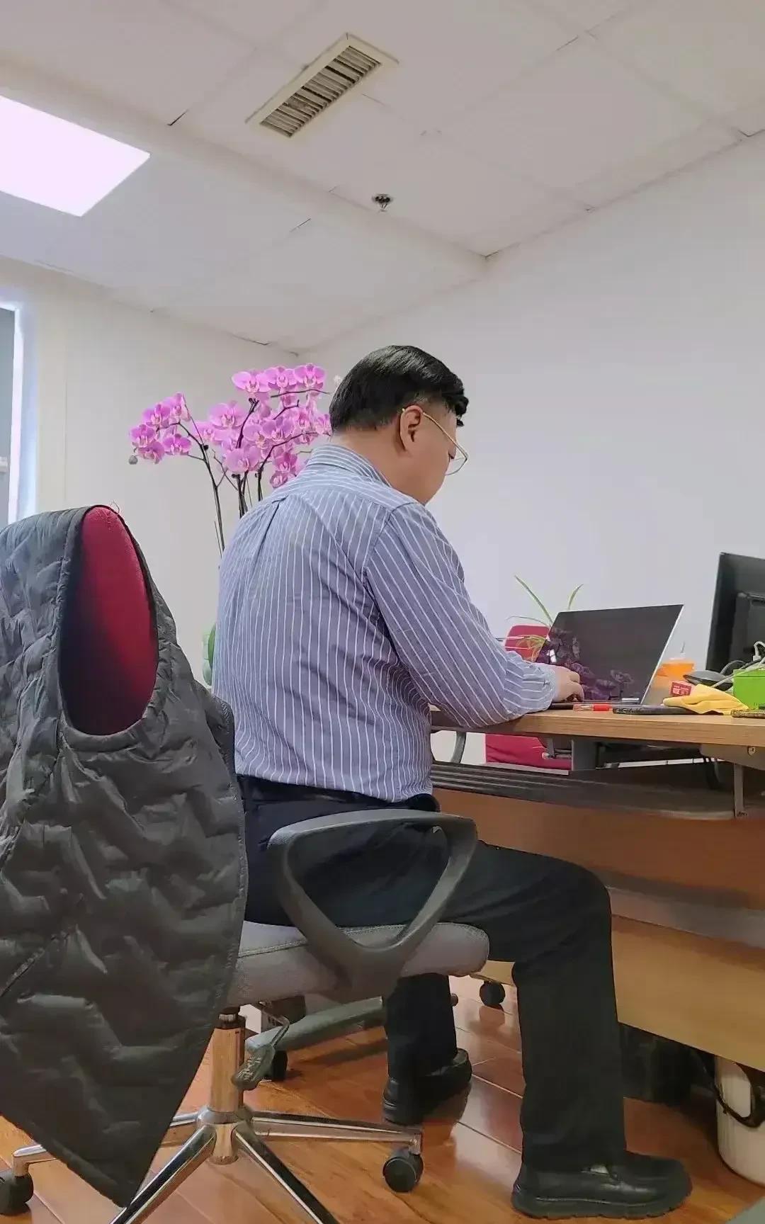 今天下午老同事来电话，问我一个问题——退休前后有什么变化……这位同事再有七个月