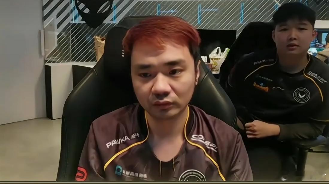 弹幕有人说小8一年80万，SDN说怎么可能：一年才80万他怎么可能出山啊？闹麻了