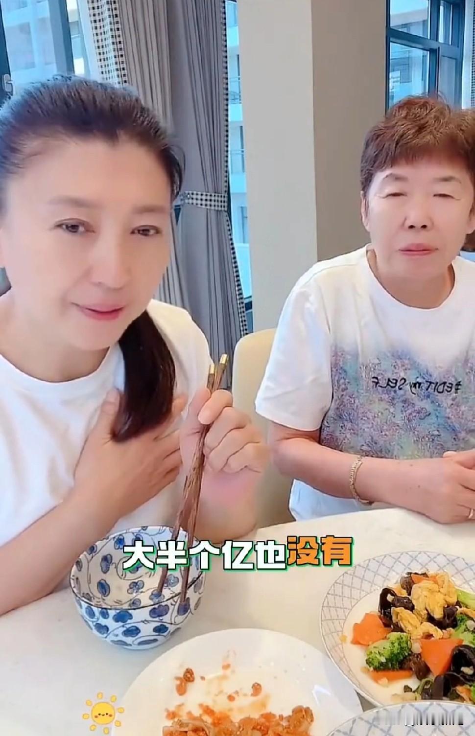 赵家班除了非徒弟球球继承其品德，其余像闫学晶、唐鉴军全是晚节不保型的，一个接一个