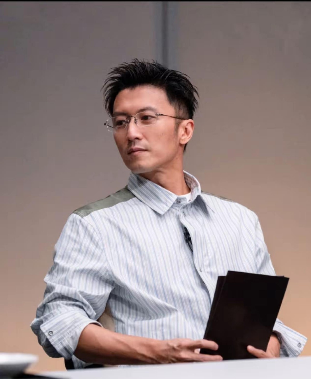 谢霆锋和王菲到底会不会分手，我不敢下定论。但有个细节挺有意思：他公开或广为人知的几段感情里，戴辛尉、