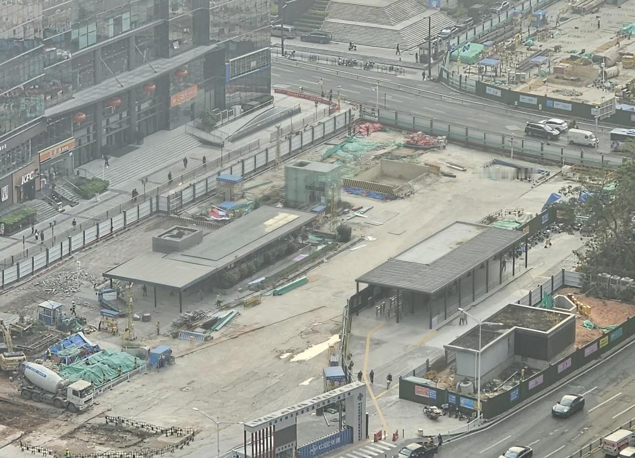 高新园地铁口平移地铁20号线建设导致原有高新园站C、D口平移十几米。深圳地