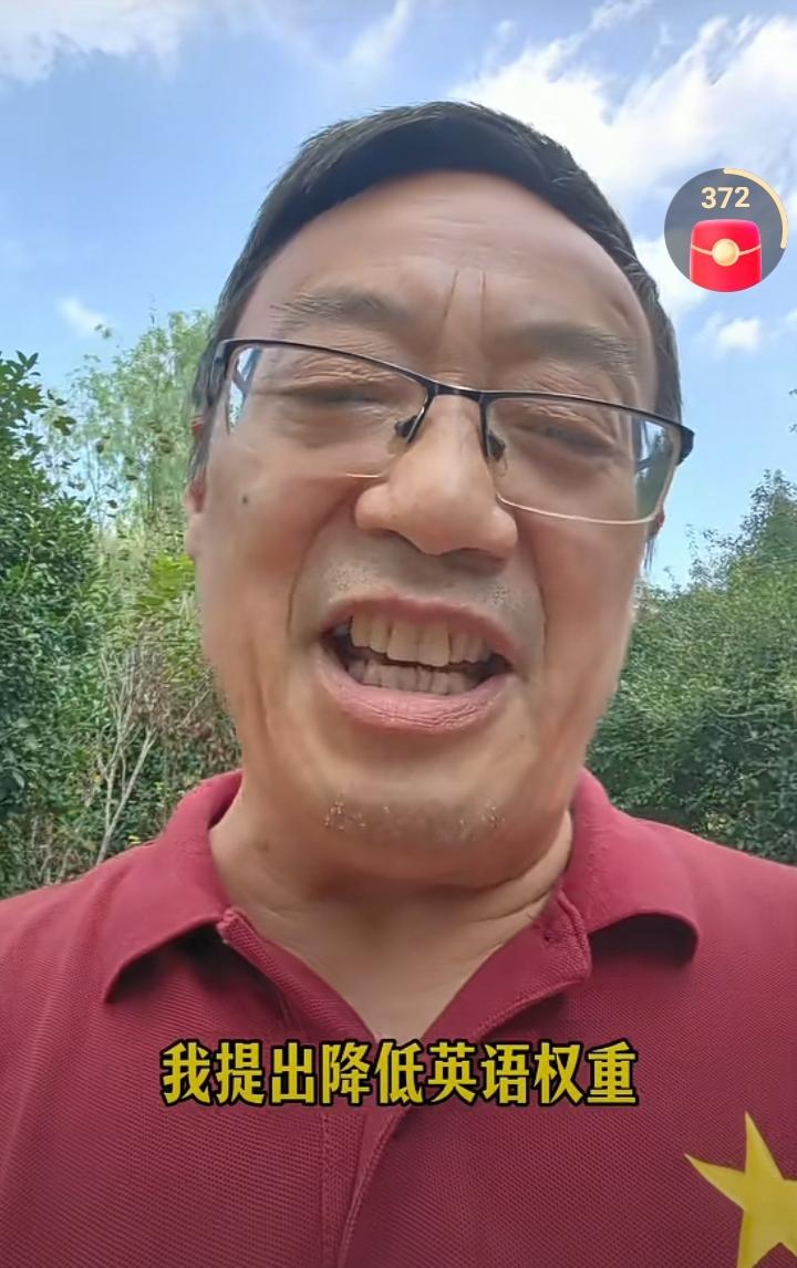 汤家凤教授和陈丹青，几乎在所有的问题上观点都相左，但在降低英语权重这件事上，观点