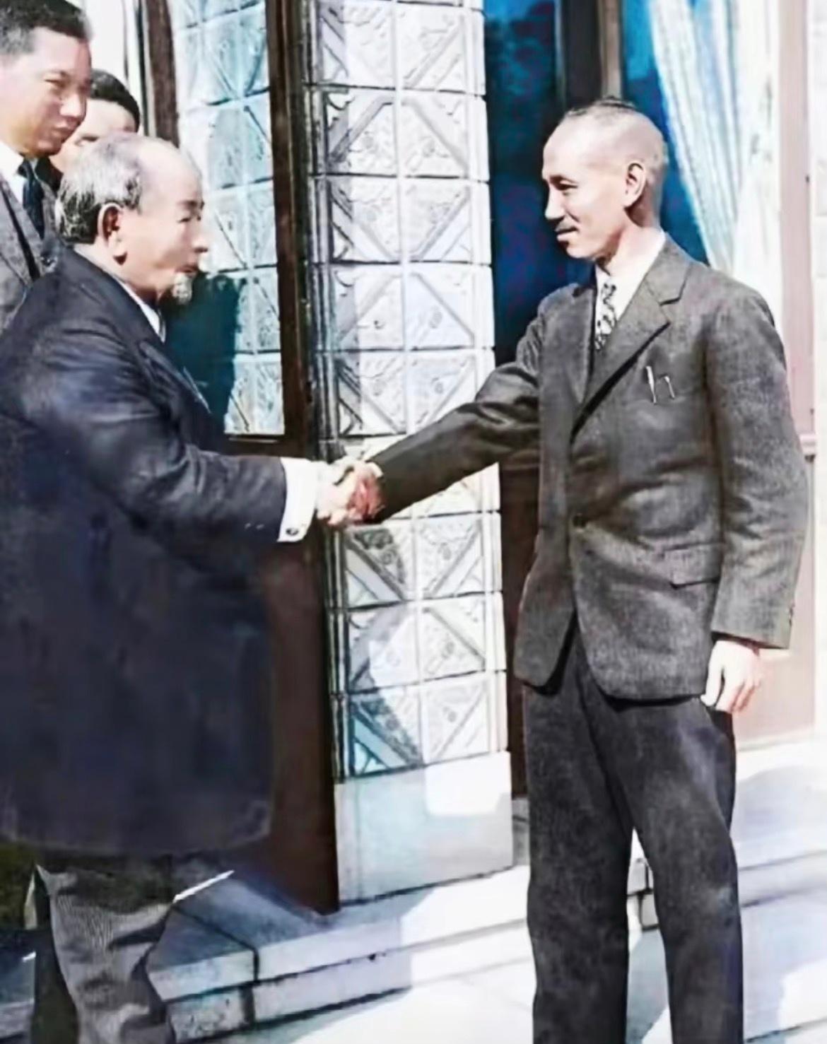1927年，蒋介石拜会黑龙会大佬。