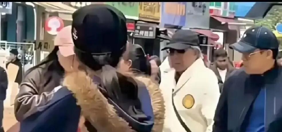 79岁霍震霆生日只打门球没有香槟塔，没有明星站台，只有草地上一只塑料门球。