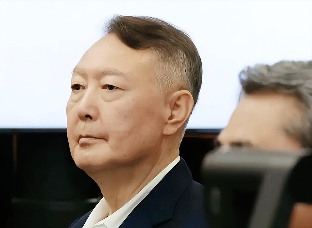 尹锡悦还是有脑子的，刚被判无期就火速上诉，因为只有打官司才有一线生机。 其实