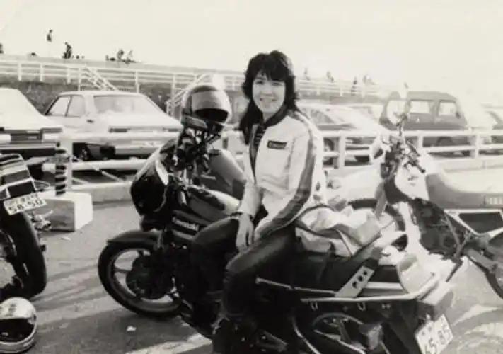 ①自民党新合作伙伴维新会极右，不会允许高市道歉，高市也要表忠心。②高市希望