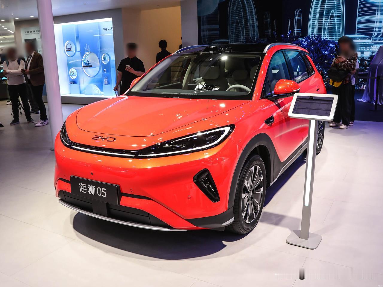比亚迪海狮05比亚迪海狮05，一台专为家庭打造的紧凑型纯电SUV，兼顾颜值